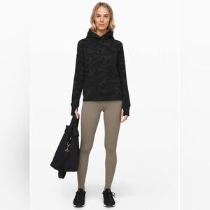 H176. Lululemon Scuba Pullover
Size 4
Incognito Camo Multi Grey